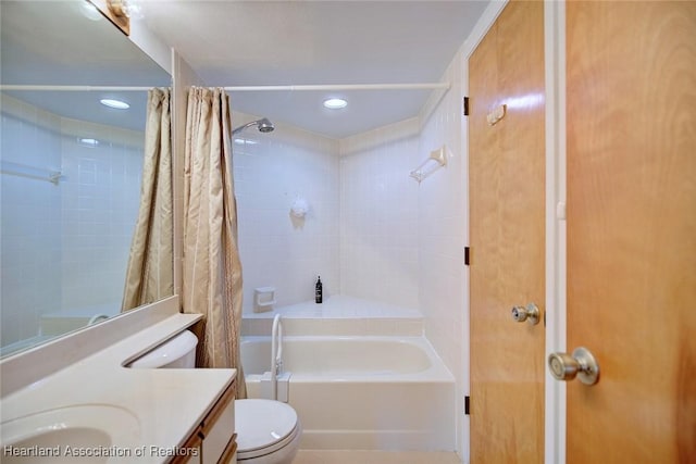 4915 Casablanca Cir Unit H22, Sebring, FL 33870 - full bath with toilet, vanity, shower / bath combo, and recessed lighting