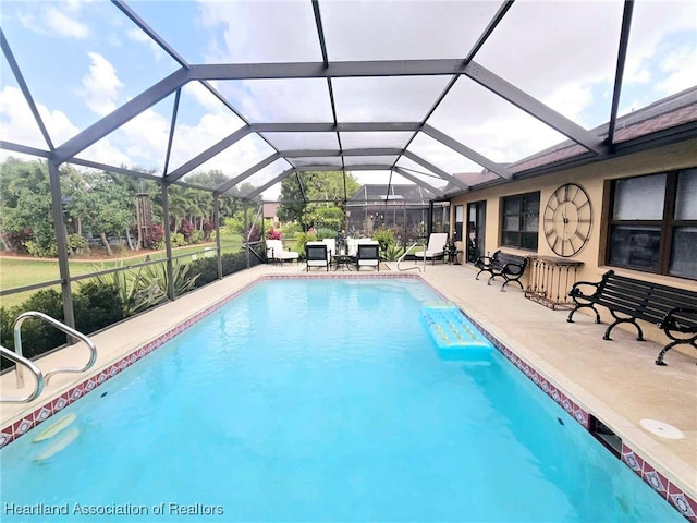 2919 Summertree Dr, Sebring, FL 33872 - pool with a patio area