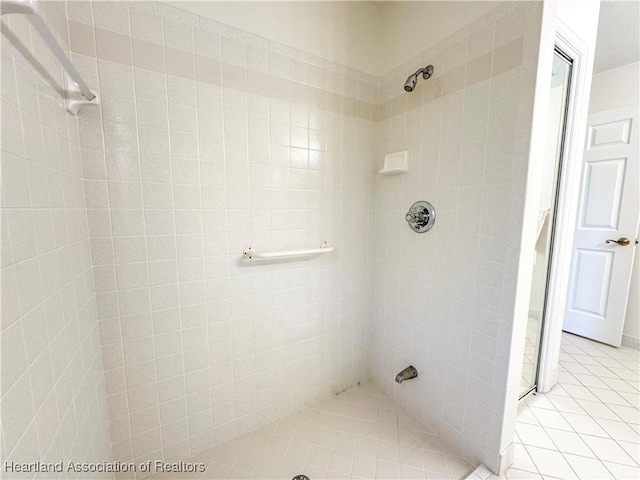 120 Honeycomb Ave, Lake Placid, FL 33852 - full bath featuring tiled shower and tile patterned flooring