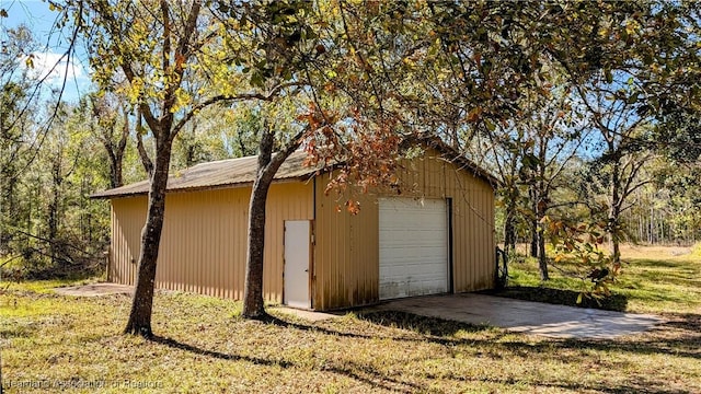 view of detached garage