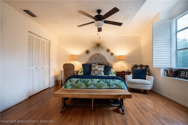 751 Grenada St, Port St Lucie, FL 34983 - bedroom featuring wood finished floors, a textured ceiling, baseboards, and ceiling fan