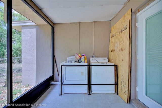 sunroom featuring washer and clothes dryer