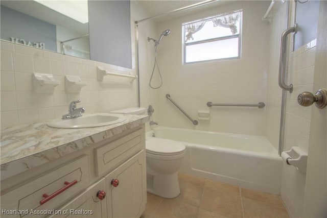 full bathroom featuring tiled shower / bath, vanity, tasteful backsplash, tile walls, and toilet