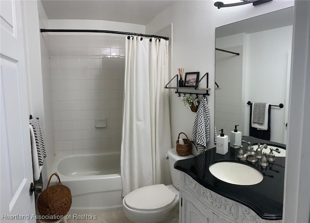 2010 W Royalton Rd, Avon Park, FL 33825 - bathroom featuring vanity and shower / bath combo with shower curtain