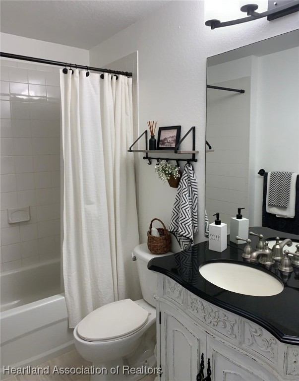 2010 W Royalton Rd, Avon Park, FL 33825 - full bath with shower / bath combo and vanity
