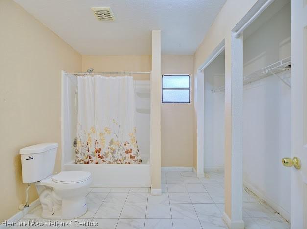 1916 Melady Ave, Sebring, FL 33870 - full bath featuring shower / bath combo with shower curtain and toilet