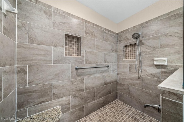 bathroom featuring a tile shower