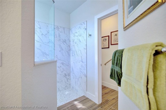 bathroom featuring a tile shower