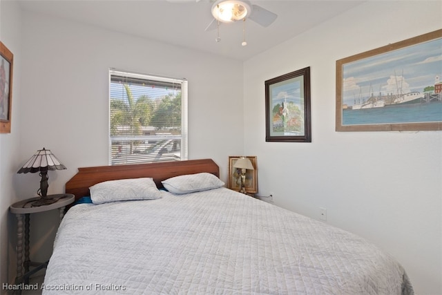 bedroom with ceiling fan