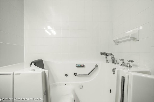 bathroom featuring a washtub