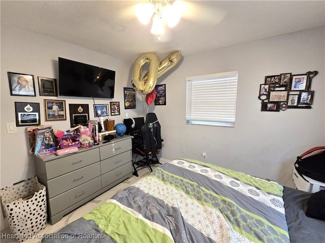 bedroom featuring ceiling fan