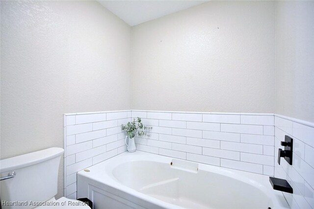 1465 Berwin Ave, Avon Park, FL 33825 - full bath with a garden tub and a textured wall