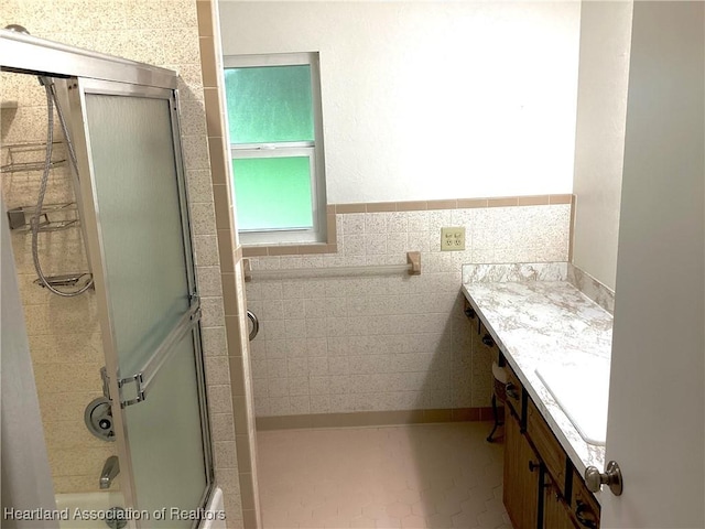 136 Hallmark Ave, Lake Placid, FL 33852 - bathroom with vanity and shower / bath combination with glass door