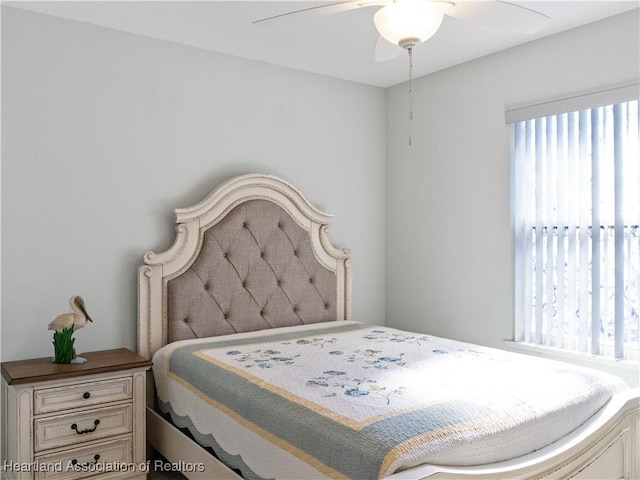 bedroom with ceiling fan