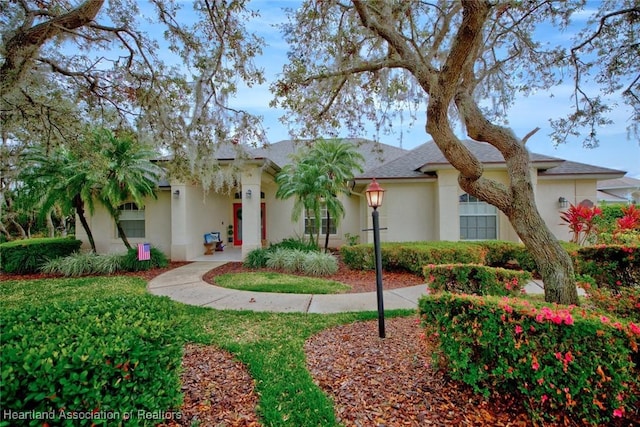 view of front facade featuring stucco siding