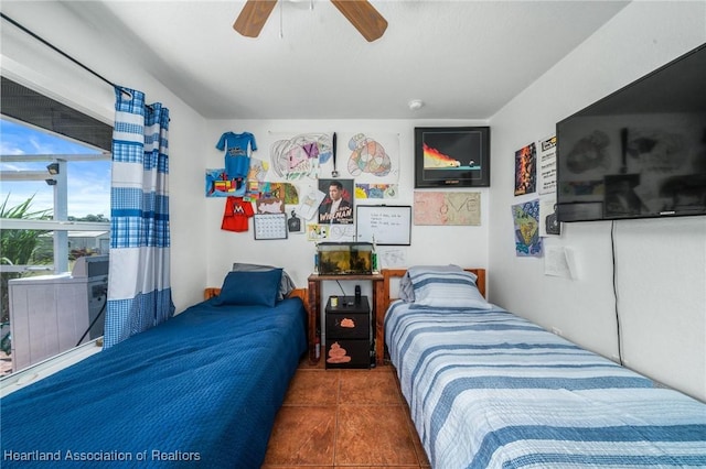 bedroom with ceiling fan