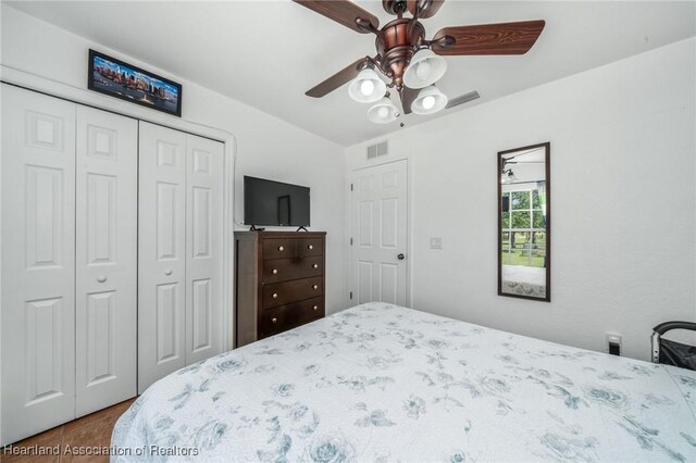 bedroom with ceiling fan, a closet, tile patterned flooring, and visible vents