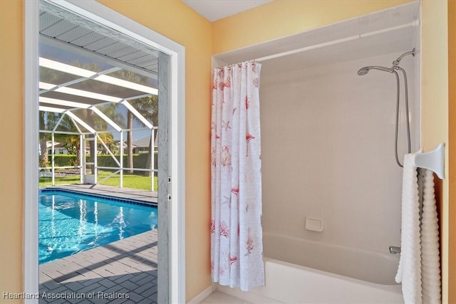 bathroom with shower / tub combo