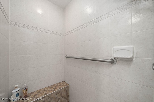 bathroom featuring tiled shower