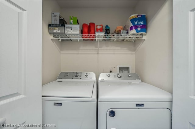 washroom featuring washing machine and clothes dryer