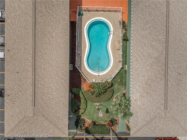 2113 Lakeview Dr Unit 1B, Sebring, FL 33870 - aerial view of a pool