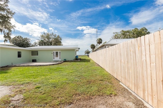 view of yard with a patio