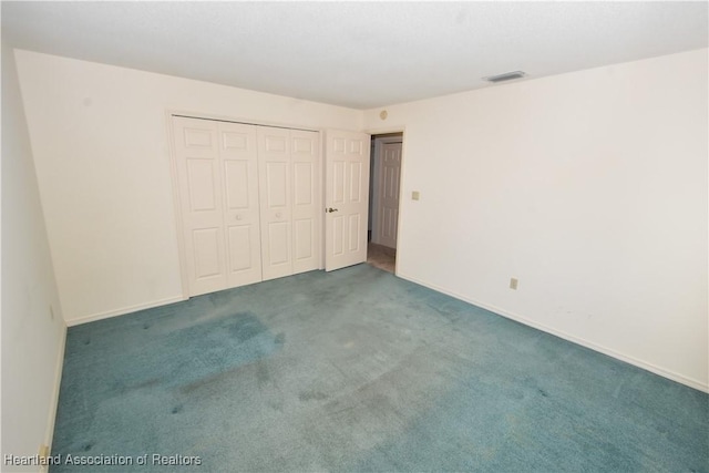 unfurnished bedroom with carpet flooring and a closet