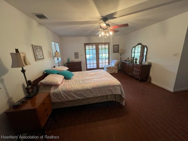 bedroom with ceiling fan