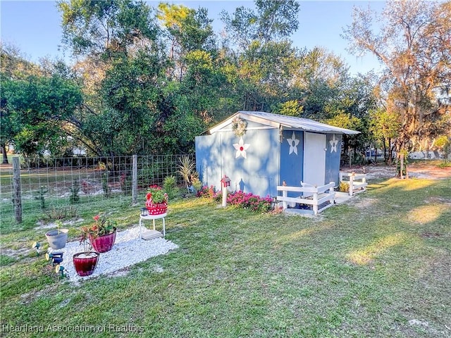 view of yard with a shed