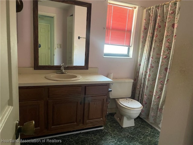 16 Notre Dame St, Lake Placid, FL 33852 - full bath featuring toilet, a shower with curtain, and vanity