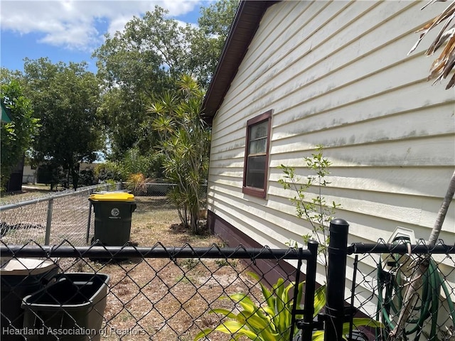 16 Notre Dame St, Lake Placid, FL 33852 - view of side of property with fence