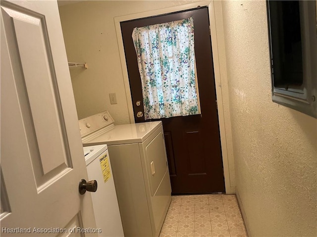 16 Notre Dame St, Lake Placid, FL 33852 - laundry room featuring independent washer and dryer, laundry area, a textured wall, and light floors