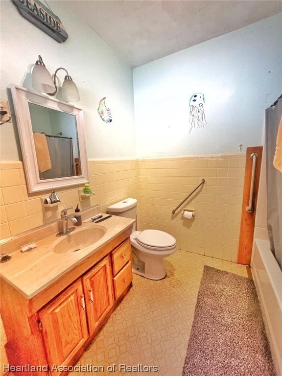 full bathroom with shower / tub combo, vanity, tile walls, and toilet