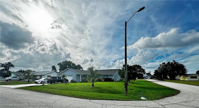 single story home with a front lawn