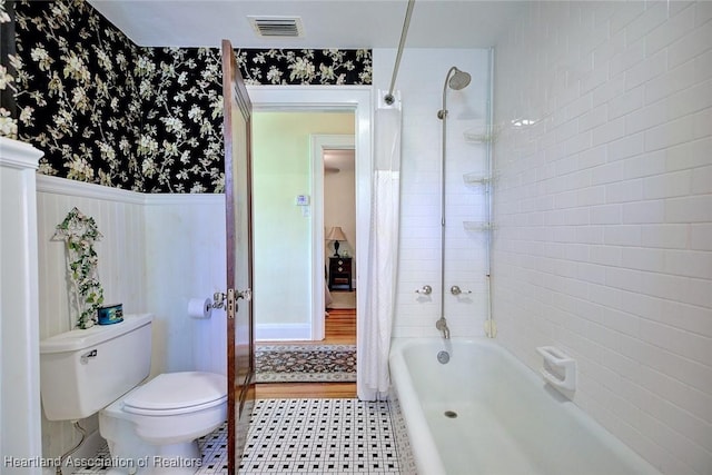 1237 Hotiyee Ave, Sebring, FL 33870 - full bath with wallpapered walls, shower / bath combination, and wainscoting