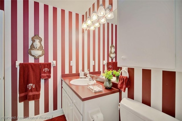 3171 E Pebble Dr, Avon Park, FL 33825 - half bath featuring wallpapered walls, vanity, and toilet