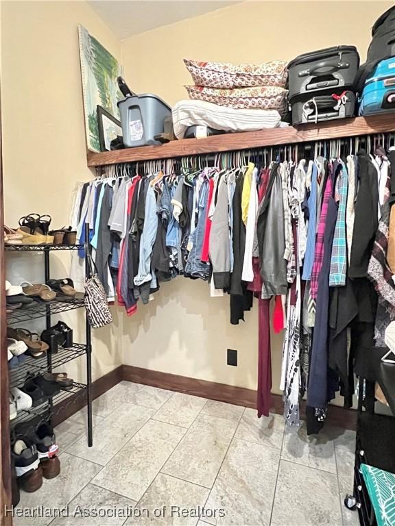 walk in closet featuring tile patterned floors