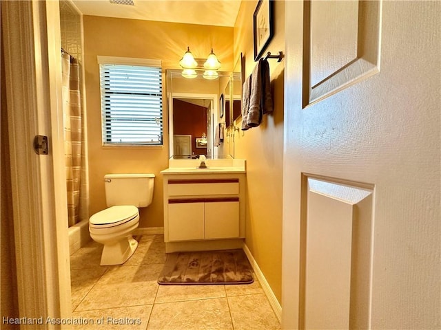 full bath featuring vanity, baseboards, tile patterned flooring, curtained shower, and toilet