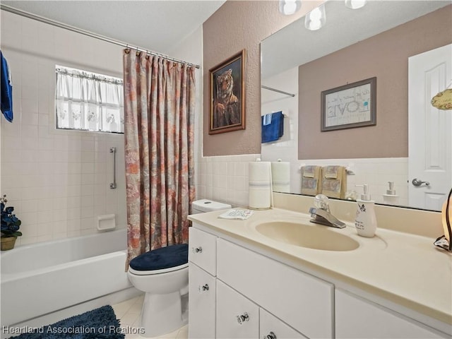 112 Eventide Ave, Lake Placid, FL 33852 - bathroom featuring toilet, shower / bathtub combination with curtain, vanity, tile walls, and a textured wall