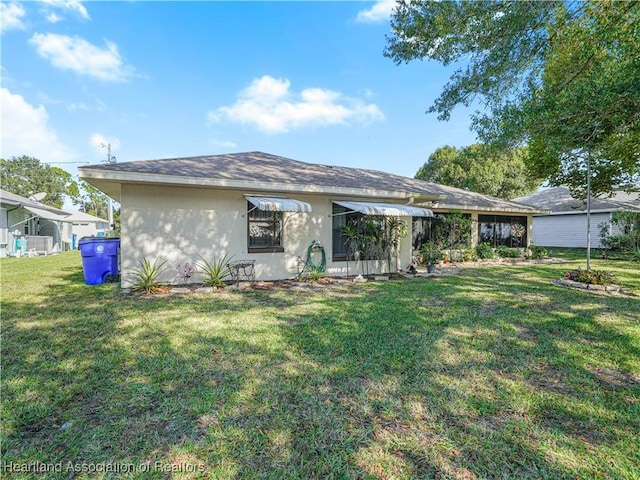 view of front facade featuring a front yard and stucco siding