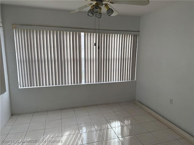 empty room featuring a ceiling fan