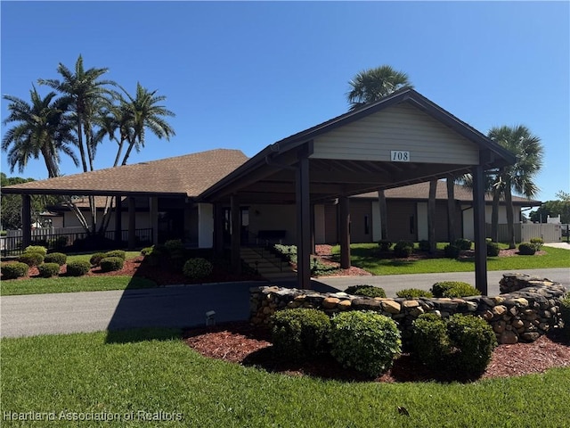 view of front of house with a front lawn and fence