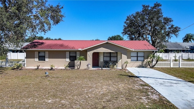 single story home with a front lawn