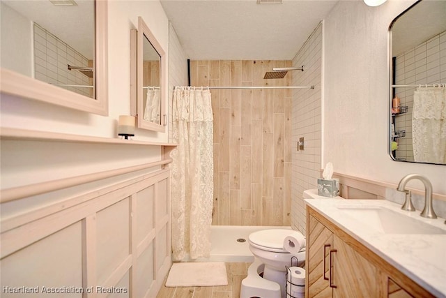 bathroom featuring vanity, a shower with shower curtain, and toilet