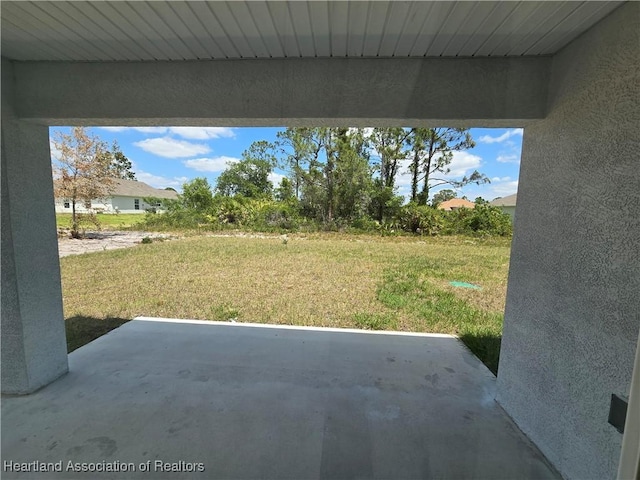 view of yard with a patio