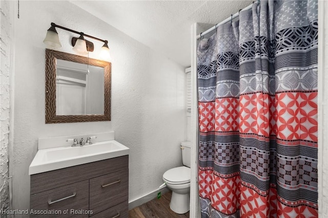412 Rose Ave, Sebring, FL 33870 - bathroom featuring wood finished floors, toilet, and a textured wall