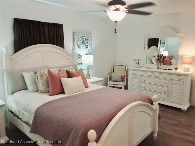 200 Robin Ave, Sebring, FL 33870 - bedroom with dark wood-type flooring, a ceiling fan, and baseboards