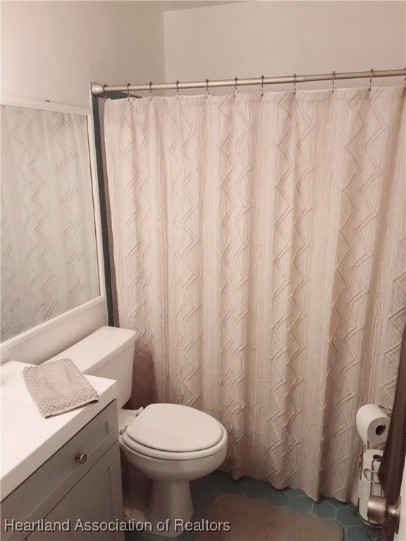 200 Robin Ave, Sebring, FL 33870 - full bathroom with vanity and toilet