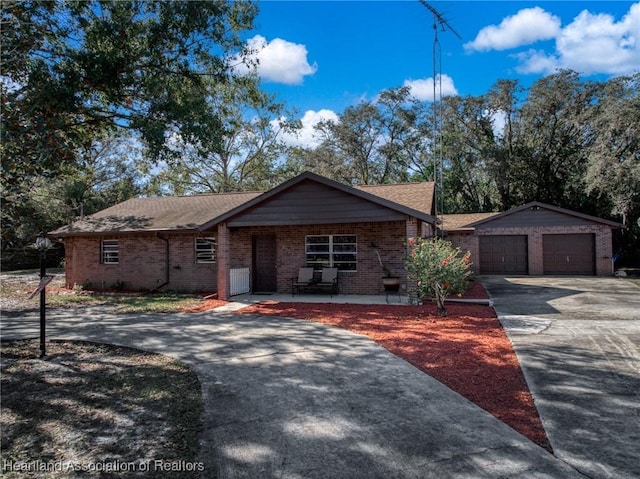 single story home with covered porch