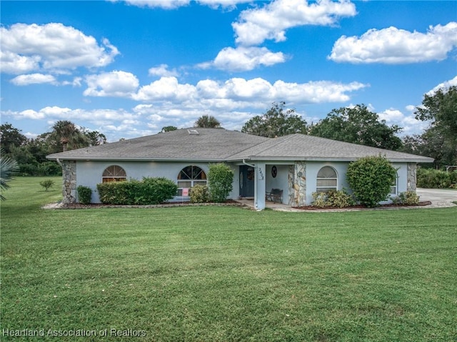 single story home with a front yard